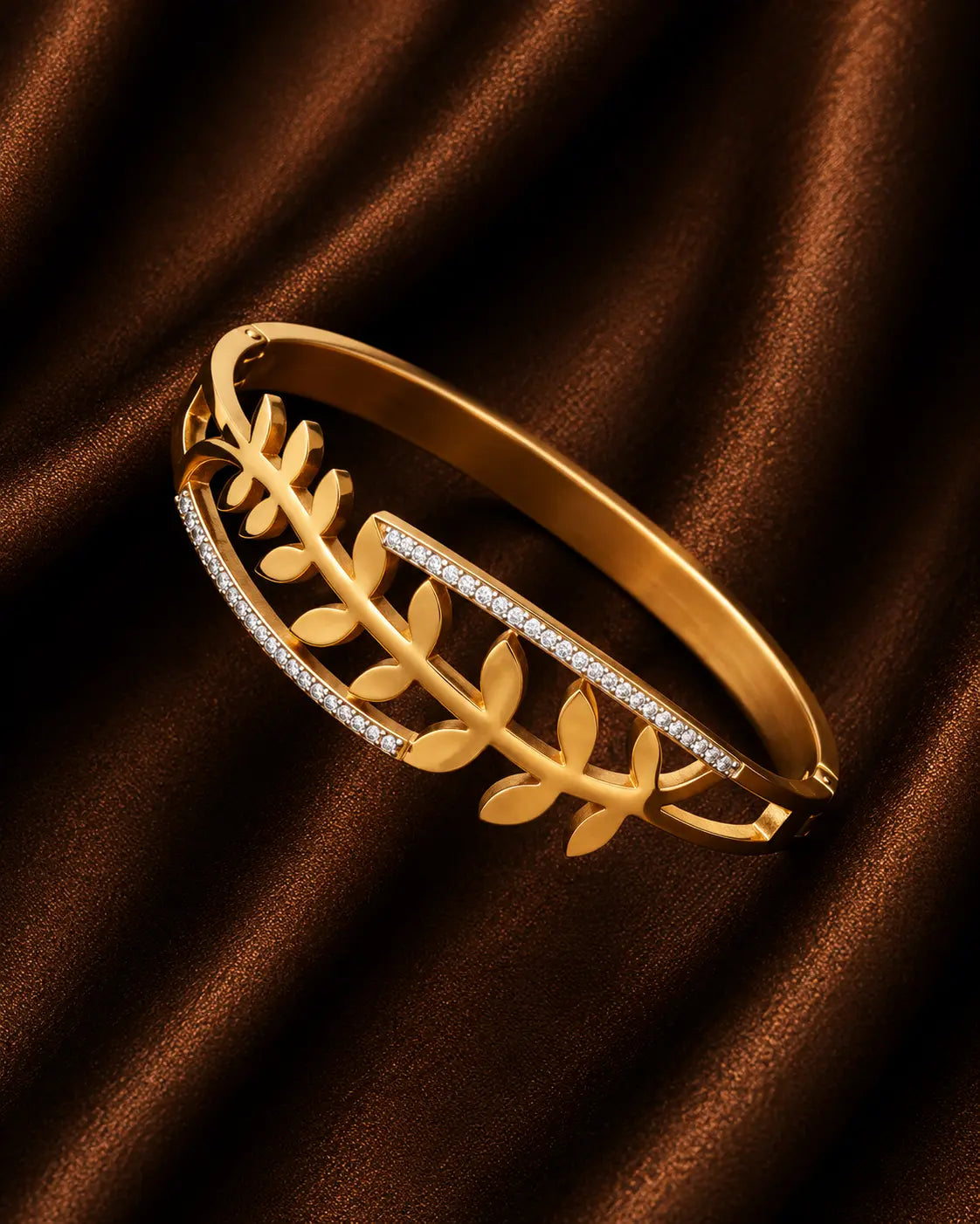 Zilveras Luxe Leaf Crystal Bangle
